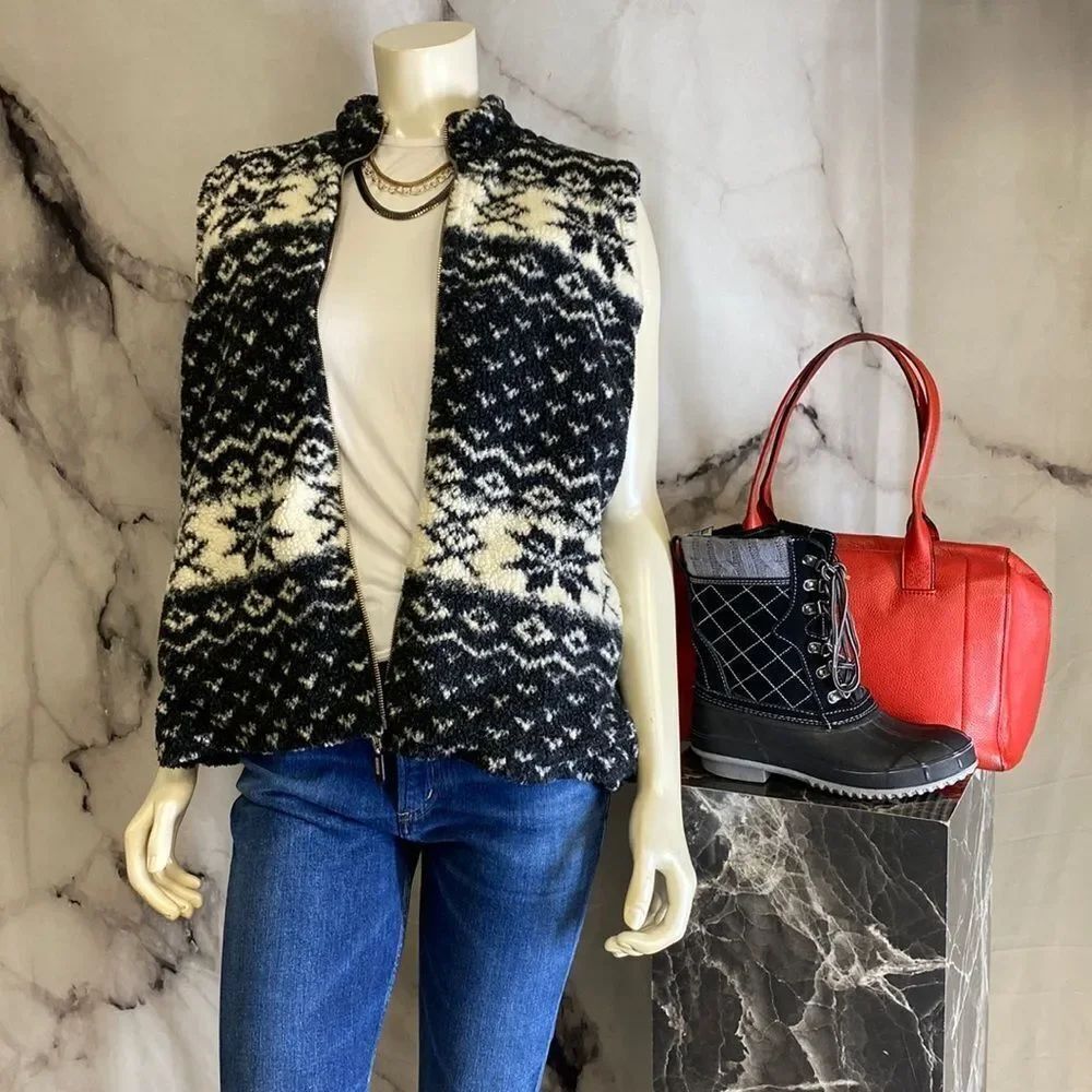 * Chaus Sport Black and white winter print vest *